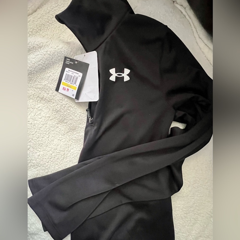 Under Armour 3/4 Zip Pullover… Girls, Size YM…🖤